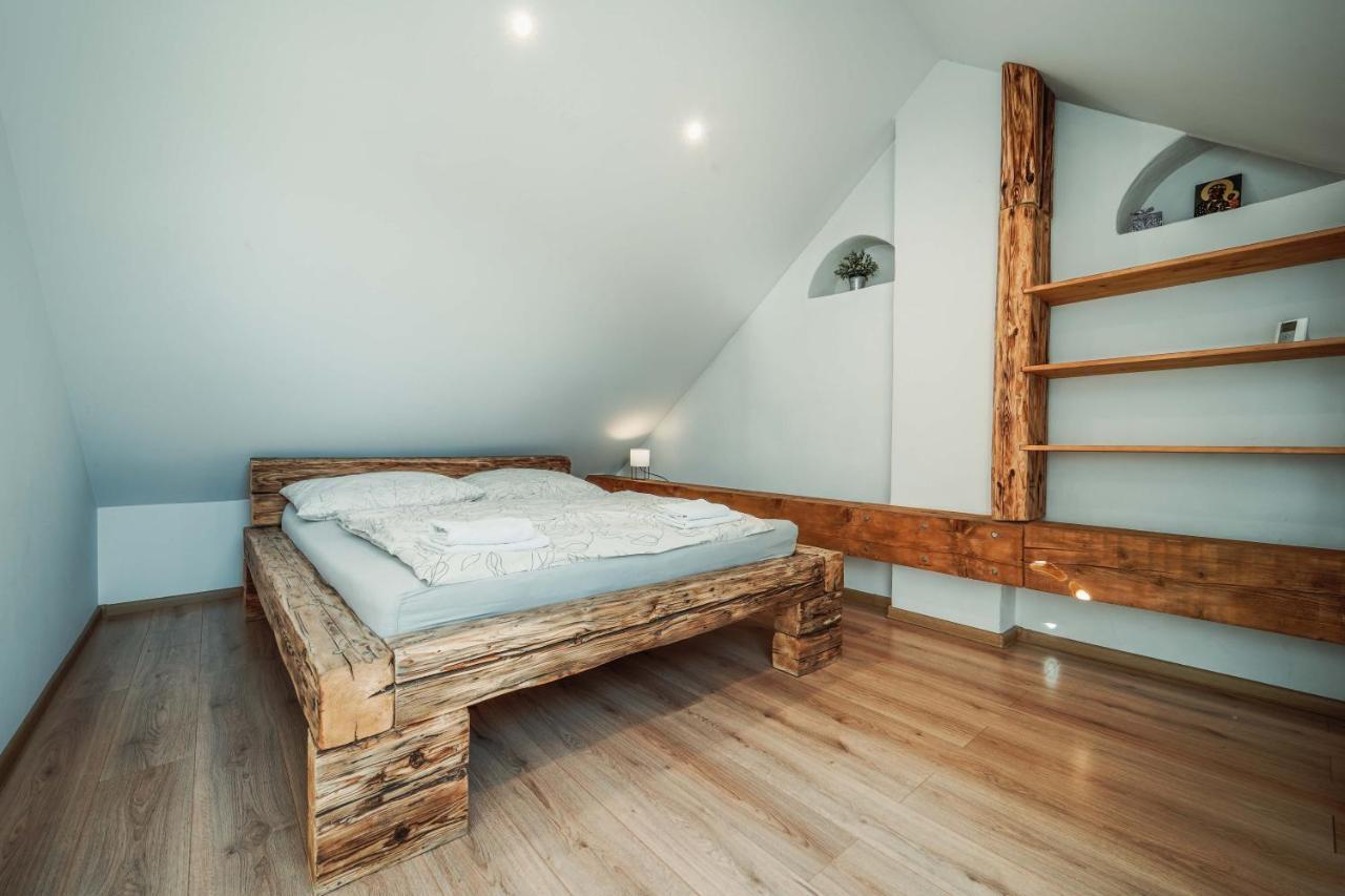 Cakyho Kuria - Mezonetovy Apartman S Krbom A Saunami 스미자니 외부 사진