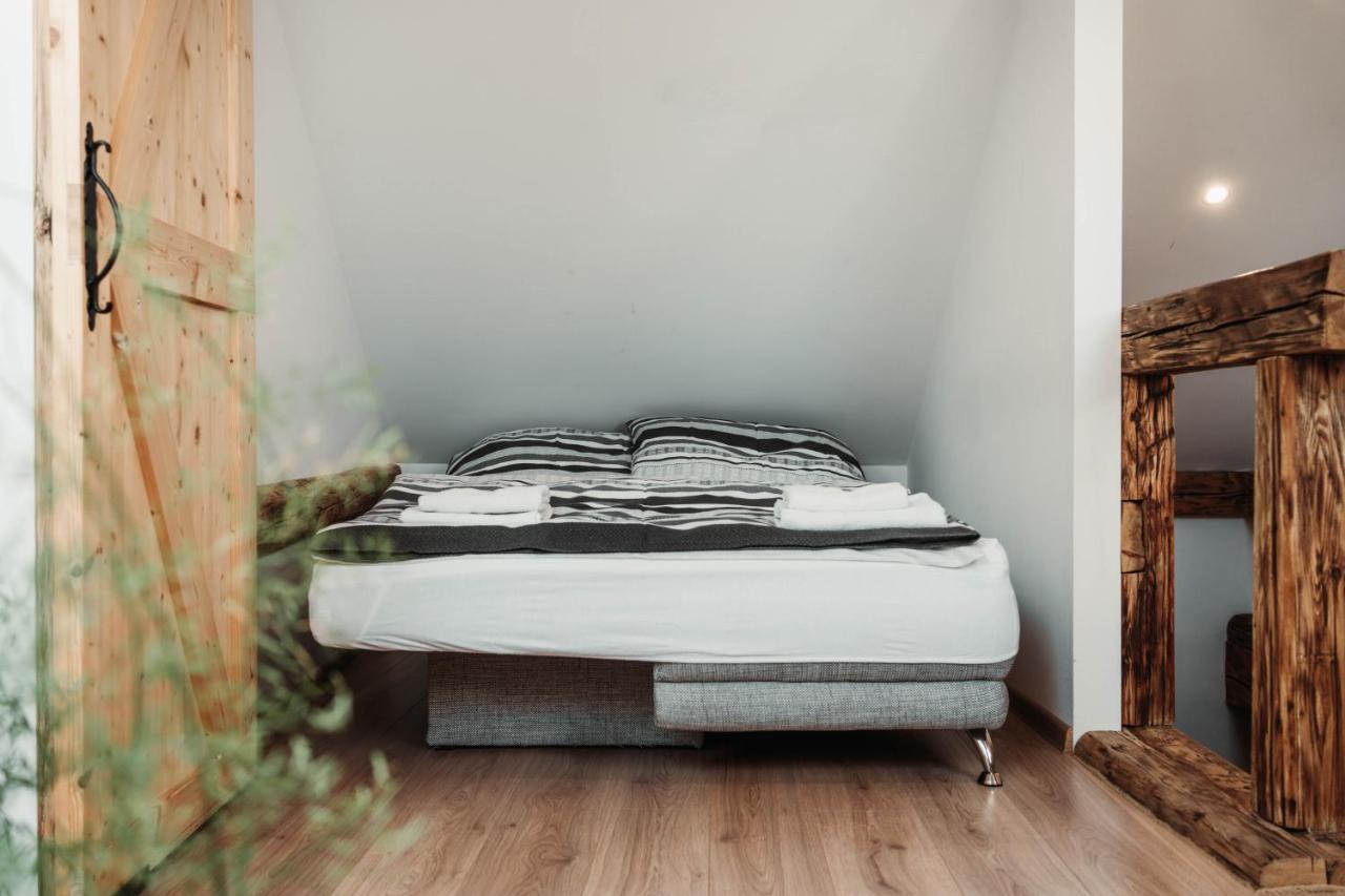 Cakyho Kuria - Mezonetovy Apartman S Krbom A Saunami 스미자니 외부 사진